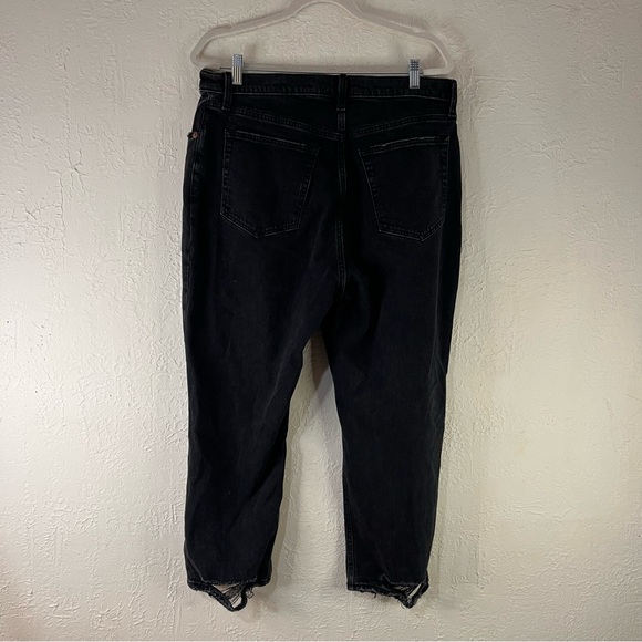 Abercrombie And Fitch Curve Ultra High Rise Ankle Straight Jeans in Black - Picture 10 of 13